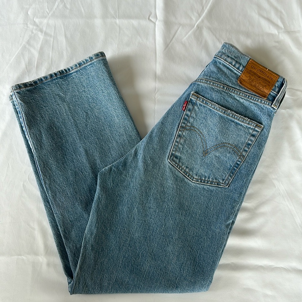 LEVIS ribcage straight high rise jeans. Size 28